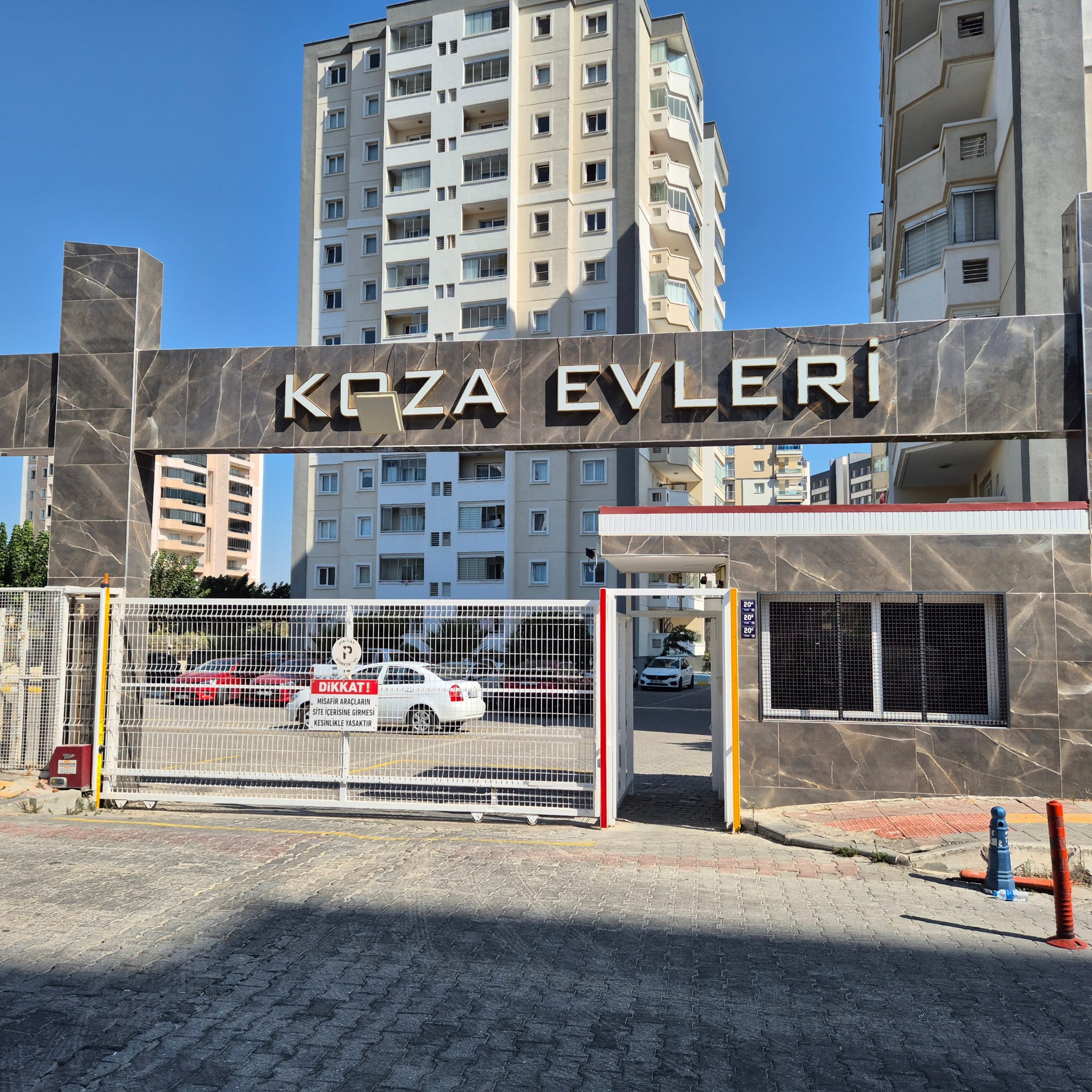 SÖKE YENİCAMİ MAHALLESİNDE SİTE İÇERİSİNDE SATILIK 3+1